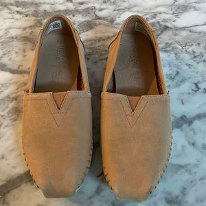 Tom’s Alpargata Leather size 6 tan